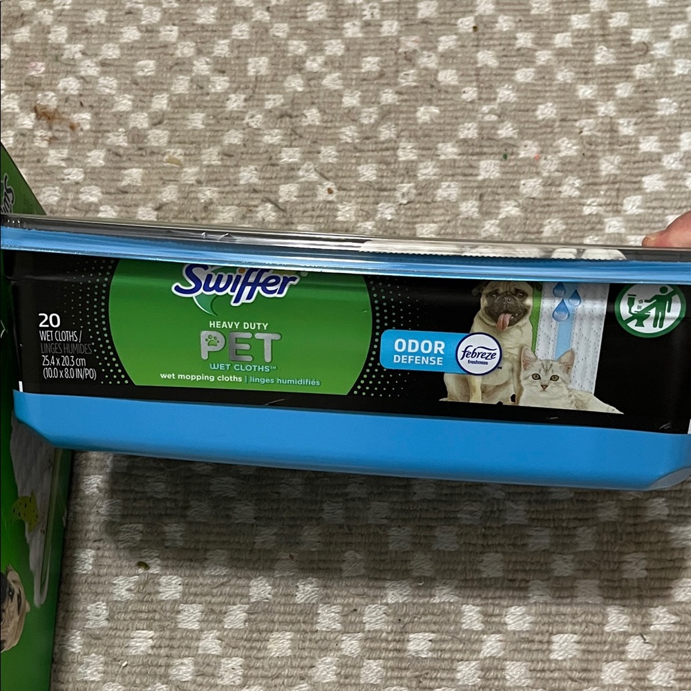 Swiffer Heavy Duty Pet Cloths - Green and Black Packaging - Picture 2 of 3